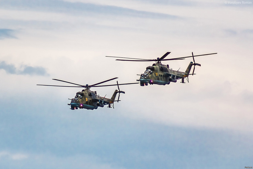 вчера на день города в новосибирске прошли над рекой самолеты и вертолеты