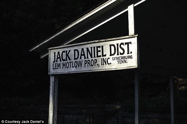 Рецепт виски Jack Daniel's придумал чернокожий раб!