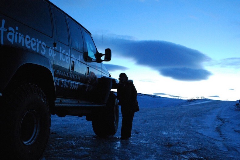На фото: исландский джип для поездок по зимнему бездорожью