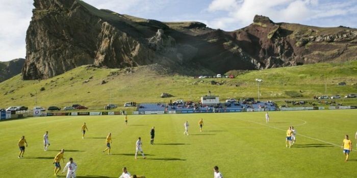 Как выглядят футбольные стадионы в Исландии