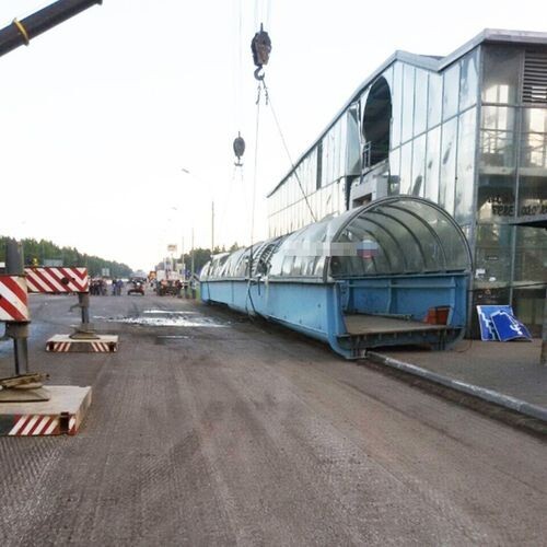 Грузовик снес пешеходный мост в Подмосковье