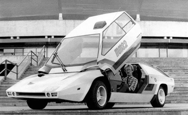 Cамодельный автомобиль "Панголина", советский ответ Lamborghini Countach и DeLorean DMC-12, собранный в Ухте электриком Александром Кулыгиным в 1980 году. 