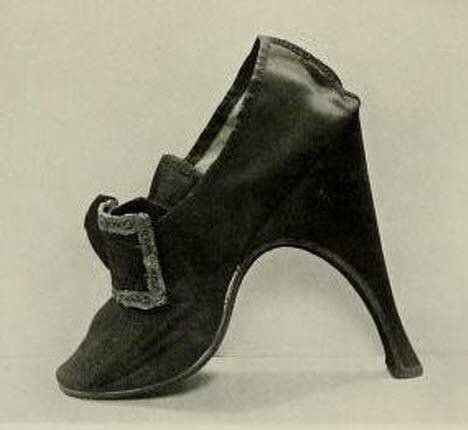 Мужской туфель европейского модника 18 века. 