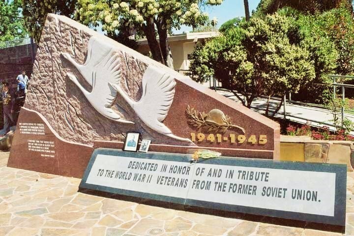 В Голливуде установлен памятник советским солдатам Великой Отечественной войны