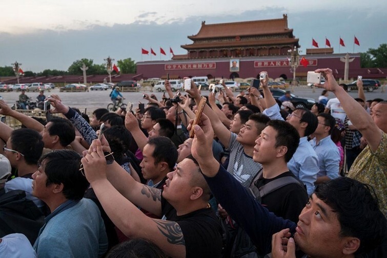 Мавзолей Мао, площадь Тяньаньмэнь, Пекин, Китай   