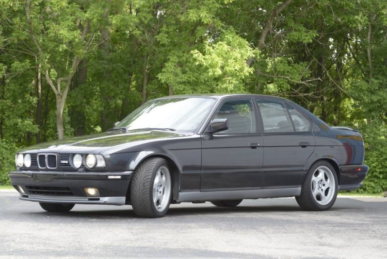 BMW M5 в кузове E34 с мощным 5,5-литровым V12