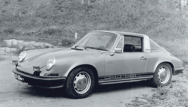 2 автомобиля Porsche 911 у ГАИ во времена СССР