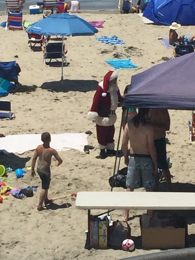 Санта на пляже 
