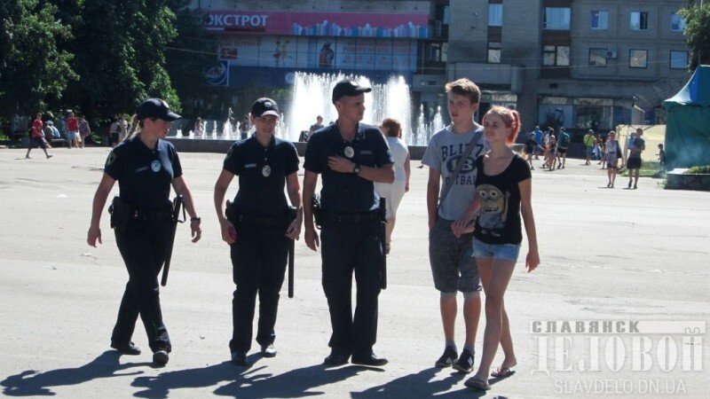 2 года «освобождения» Славянска: полицаи, грустные барабанщицы и рождение новых легенд
