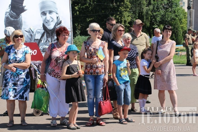 2 года «освобождения» Славянска: полицаи, грустные барабанщицы и рождение новых легенд