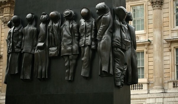 10 впечатляющих монументов Второй Мировой
