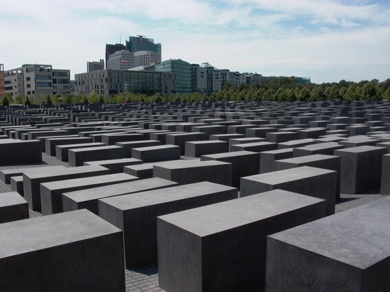 10 впечатляющих монументов Второй Мировой
