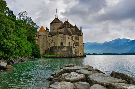 Шильонский замок, Швейцария. Построен в 1160 году.