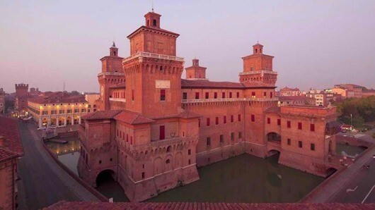 Замок Эстенсе, Италия. Построен в 1385 году.