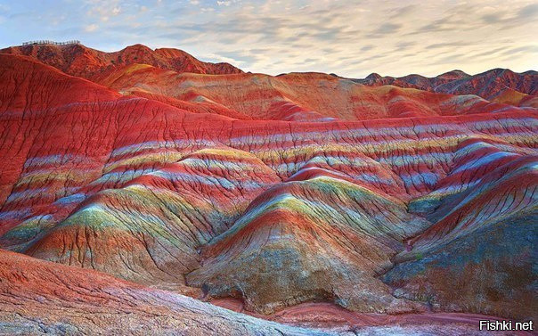 Цветные скалы в национальном парке Данься, провинция Ганьсу, Китай