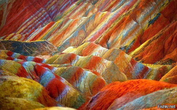 Цветные скалы в национальном парке Данься, провинция Ганьсу, Китай