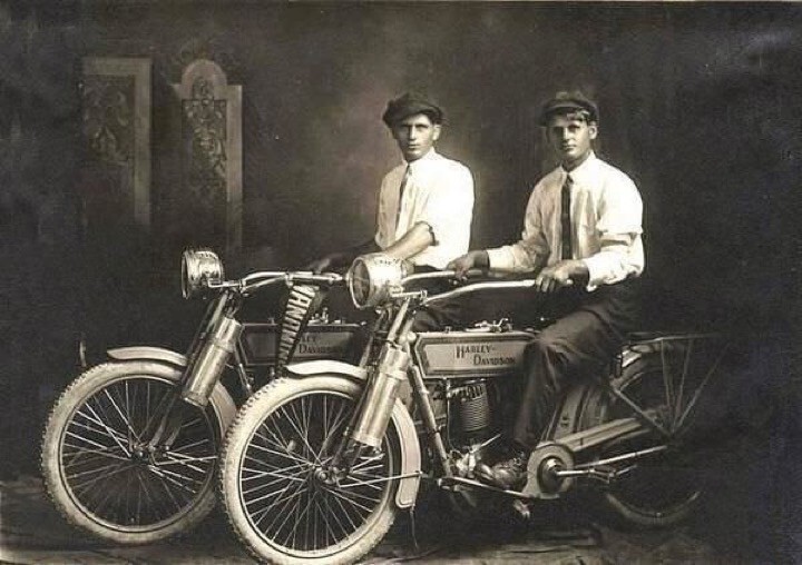 22. Уилльям Харли и Артур Дэвидсон, 1914 год. 