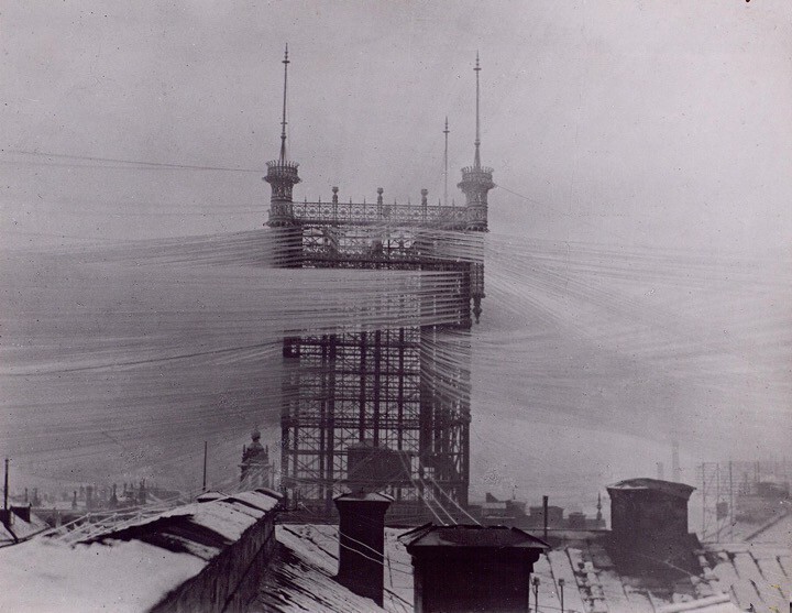 35. Башня с проводами над телефонной станцией в 1890 году