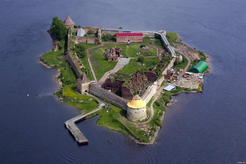 Крепость Орешек - древняя русская крепость на Ореховом острове в истоке реки ...