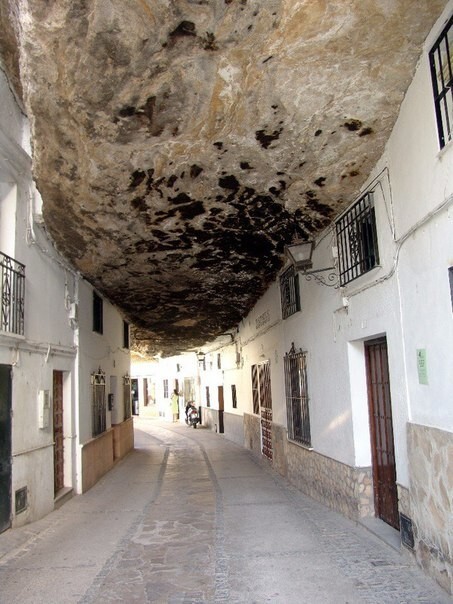 Город под скалой, Setenil de las Bodegas (Испания)