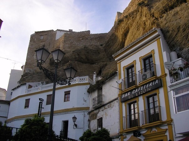 Город под скалой, Setenil de las Bodegas (Испания)