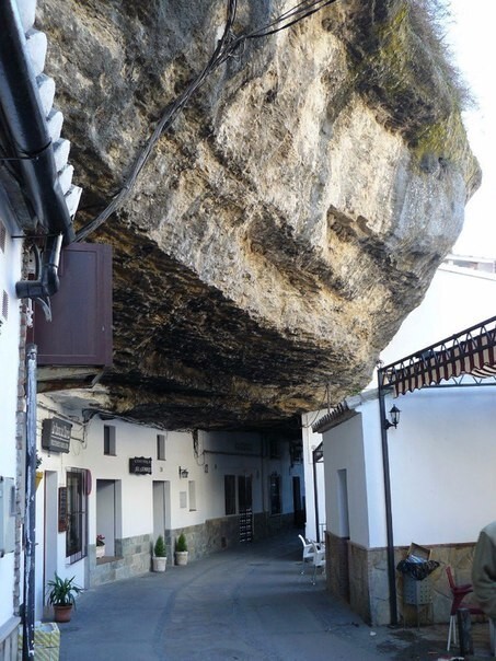 Город под скалой, Setenil de las Bodegas (Испания)