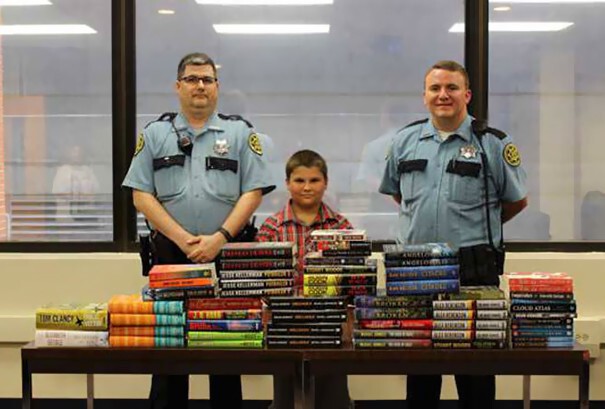 18. 9-летний мальчик все лето копил деньги, чтобы купить книги для местной тюрьмы