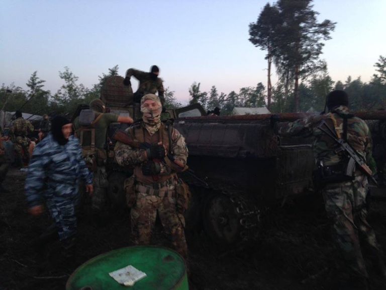 Восстание на Западной Украине: В ход пошла бронетехника, сбиты беспилотники Порошенко
