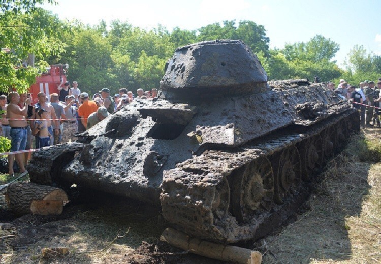 В Воронежской области подняли со дна Дона танк Т-34-76 Сталинградского тракторного завода 