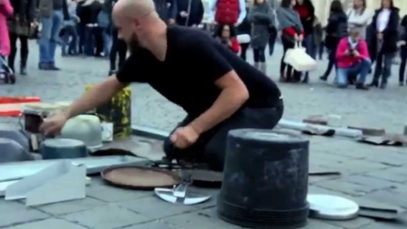 Удивительный уличный барабанщик из Амстердама  