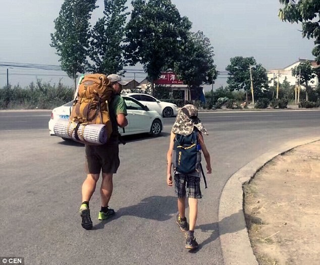 Отец с сыном отправился в пешее 600-километровое путешествие