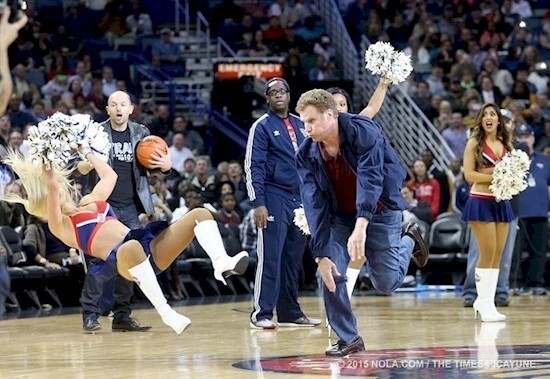 7. Оригинал: Уилл Феррелл сбил с ног чирлидера НБА во время съемок фильма