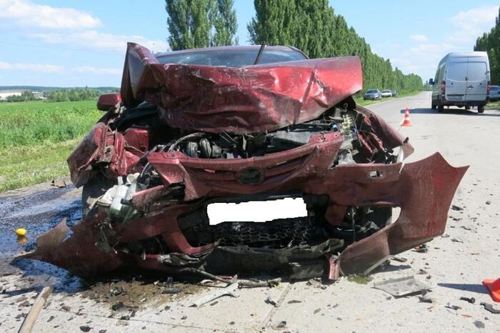 От полученных травм управлявший «девяткой» 29-летний мужчина скончался в автомобиле скорой медицинской помощи по дороге в Шебекинскую ЦРБ. В аварии также пострадал 50-летний водитель Мазды.