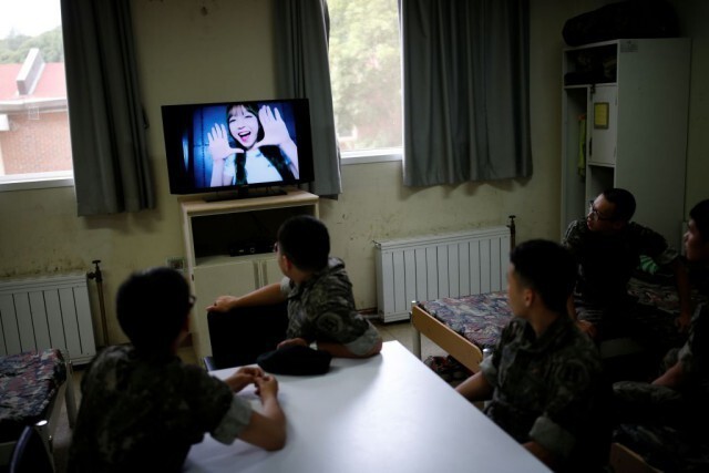 Южнокорейские солдаты борются со стрессом с помощью балета