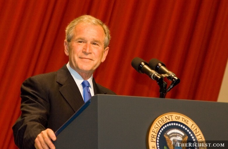 10. Джордж Буш был связан с Усамой бен Ладеном и помогал его семье