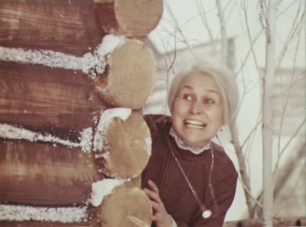 Очень нетрадиционную Бабу-Ягу сыграла Майя Булгакова в сказке 1971 года «Лада из страны берендеев»