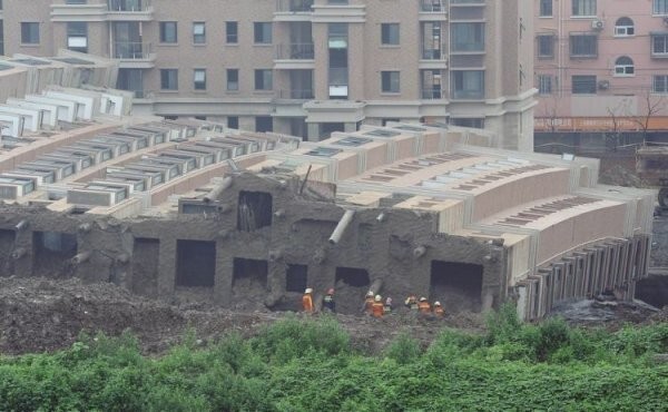 Упавшие дома в Китае