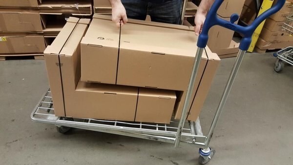 И, конечно же, эти коробки.