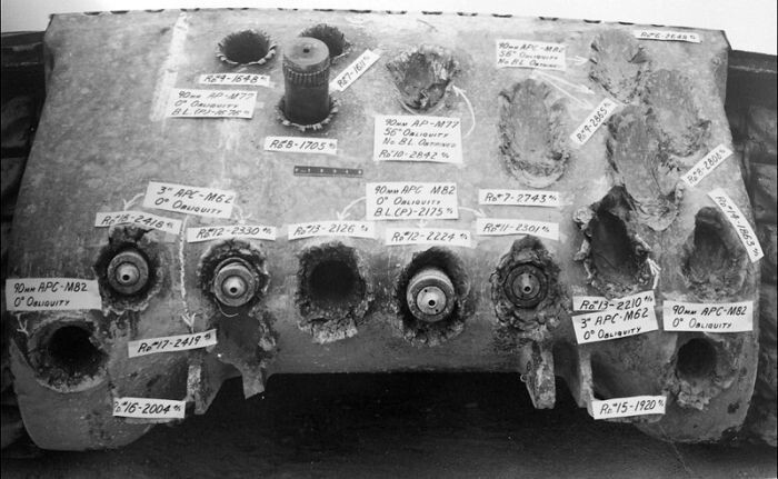 Испытание брони танка «Шерман». Во время войны 1-й гвардейский механизированный корпус и 9-й гвардейский танковый корпус были вооружены только этими танками