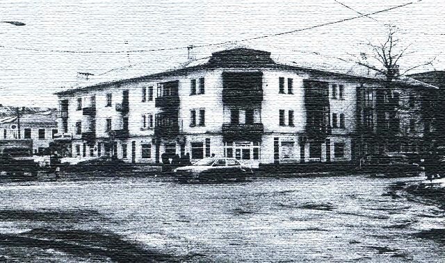 Первый кирпичный дом в городе по ул.Сталина, №1 - сегодня (ул.XXII п/съезда).