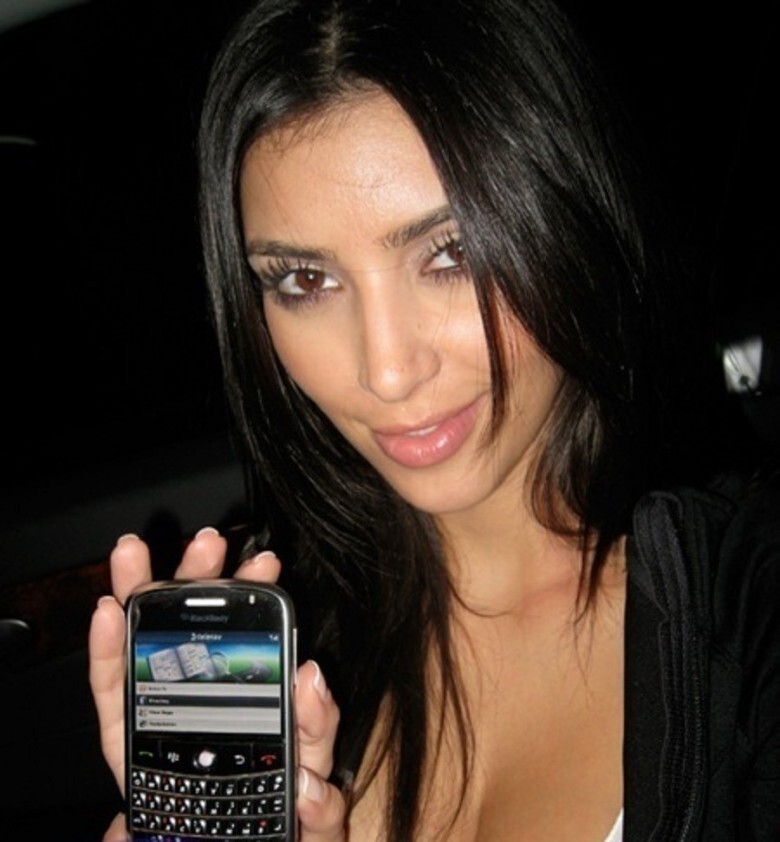 1. Ким Кардашян и BlackBerry Bold