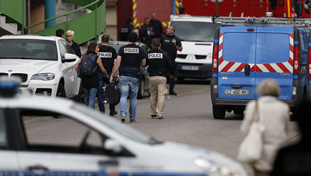 Захватчики заложников в церкви во Франции кричали "Аллах Акбар"