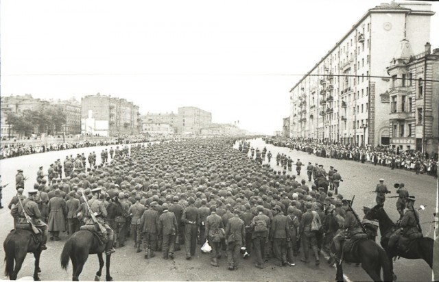  Марш пленных немцев по Москве