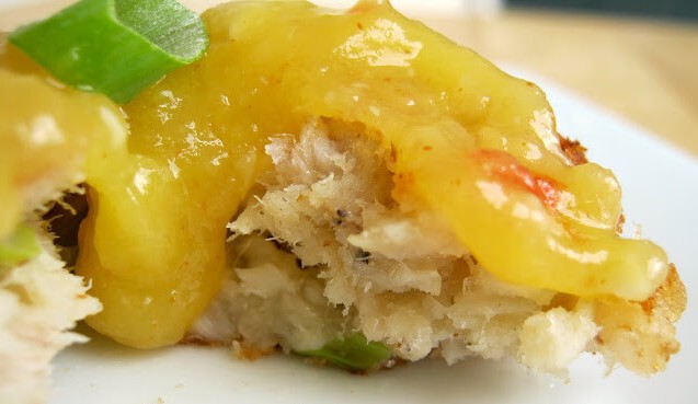 Рыбное пирожное с кислым манго (Fish Cakes with Mango Sour)