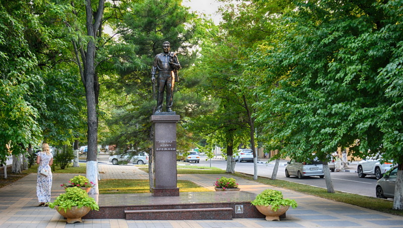 Памятник Генеральному Секретарю ЦК КПСС Леониду Ильичу Брежневу