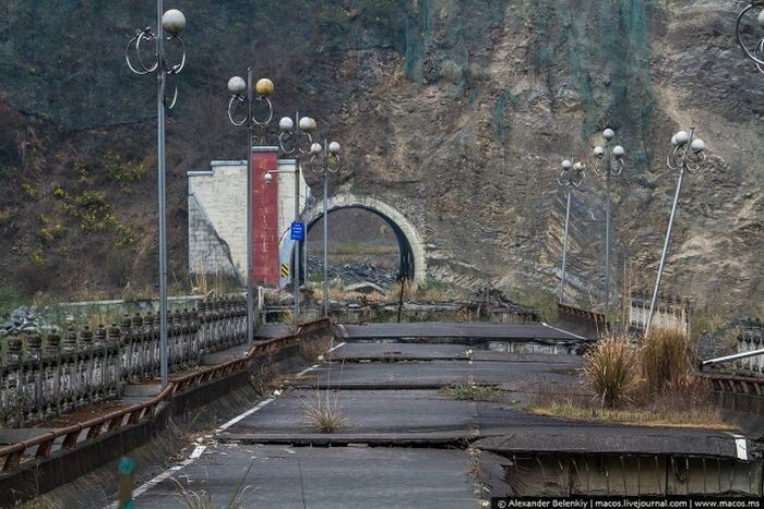 А можно ли было спастись? Наверняка зададут такой вопрос в комментариях. Нет, от землетрясения не убежишь.