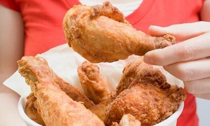 2. В Гейнсвилле, штат Джорджия, вы обязаны есть жареную курицу с помощью рук. Любой другой способ является незаконным.
