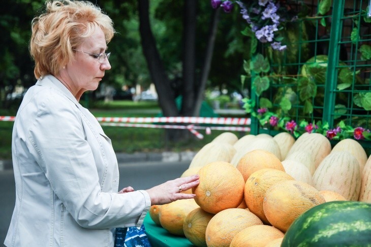 Сухой хвостик и звонкий бок: как выбрать хороший арбуз