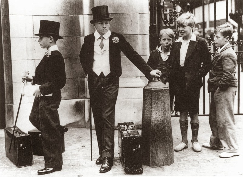 1. Фотография, иллюстрирующая классовое расслоение в довоенной Англии, 1937 год