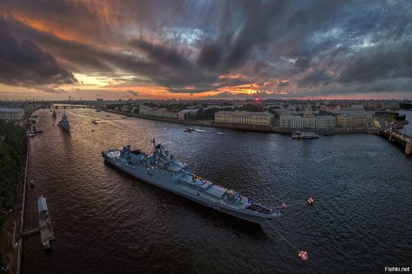 Вечер на рейде — в Санкт-Петербурге